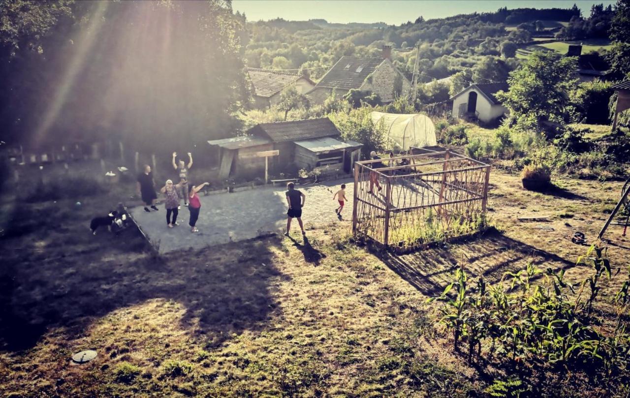 Carazen , Caravane Chauffee Saint-Sylvain-Bellegarde Kültér fotó